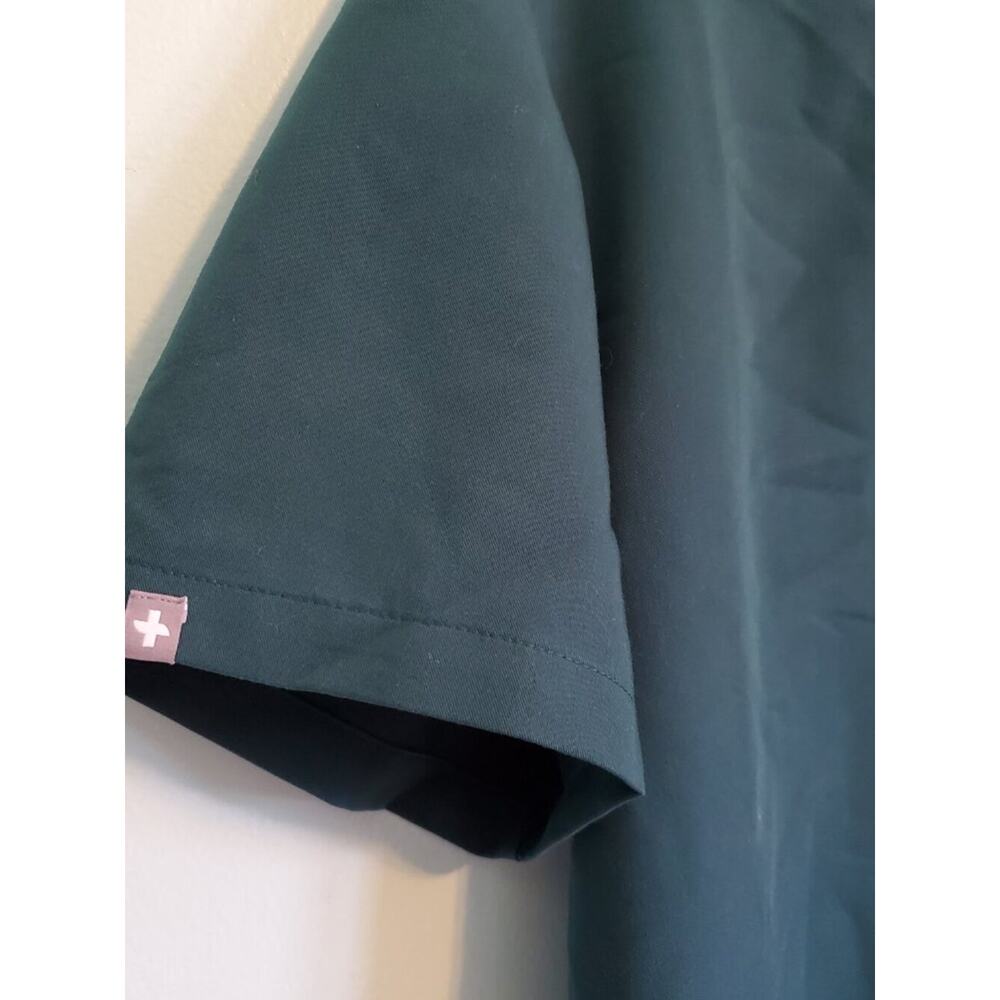 FIGS Dark Green One Pocket Scrub Top Women's Size Medium - Picture 8 of 8